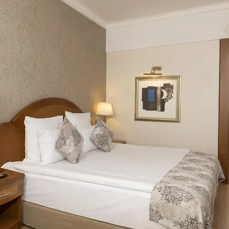 Altinel & Convention Center Hotel
