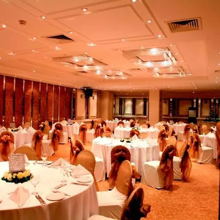 Altinel & Convention Center מלון