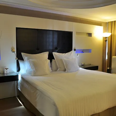 מלון Altinel & Convention Center
